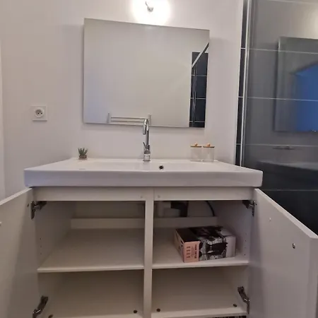 Maison Au Coeur Du Village * 格勒纳德