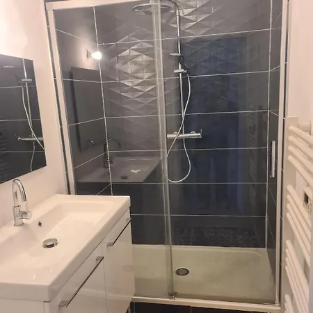 Maison Au Coeur Du Village * 格勒纳德