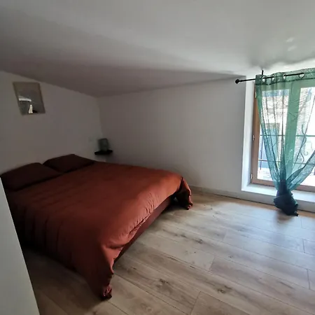 Maison Au Coeur Du Village * 格勒纳德